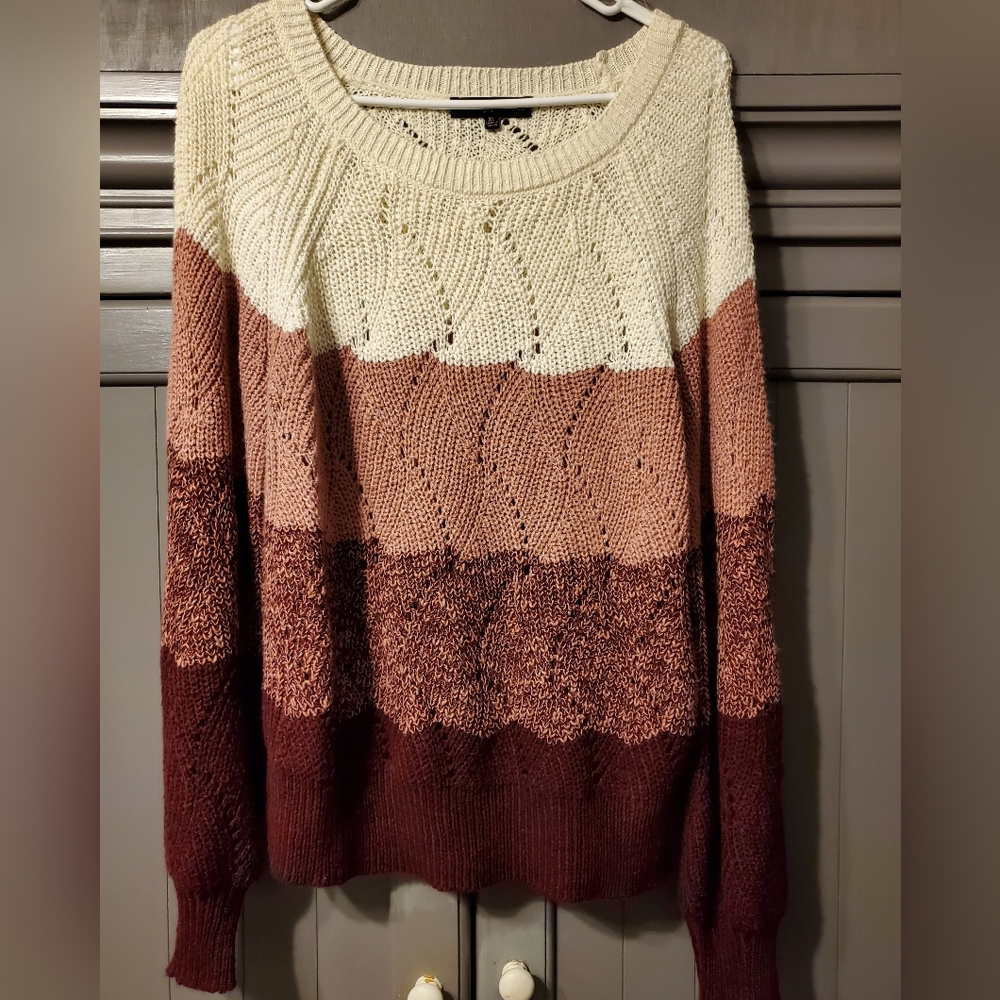 Almost famous sweater size Xl never worn